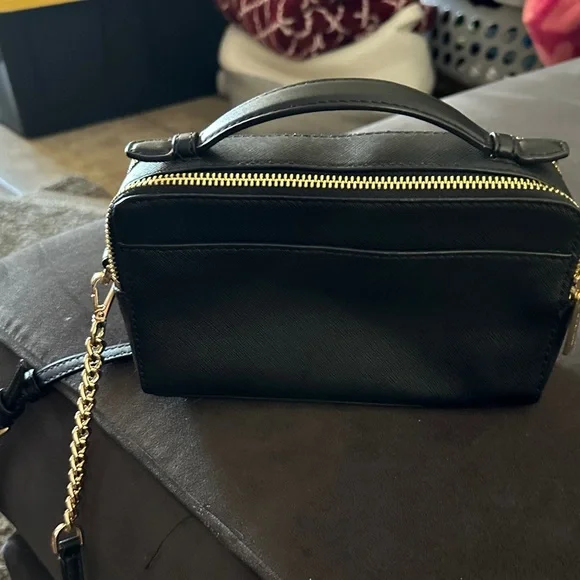 Michael Kors Elegant Black Crossbody Bag - Picture 9 of 13